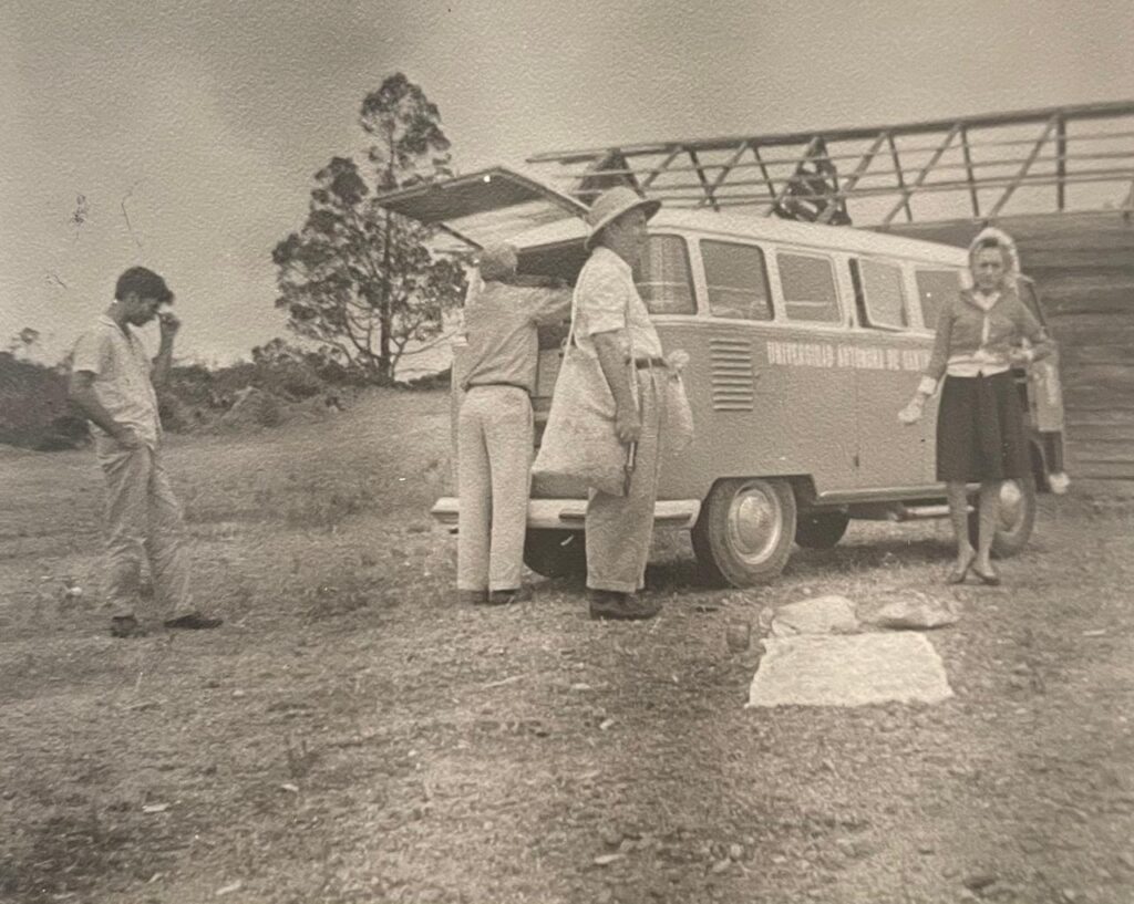 vehiculo de la UASD